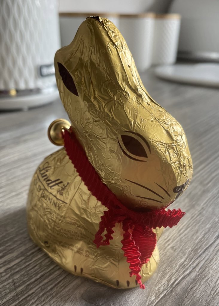 PureFogging's tweet image. Happy Easter to all my Ukrainian family &amp;amp; Greek friends..It’s chocolate o’clock! 🤍💙💛