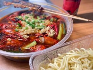 封校日常
就是一个DIY简易版taco
普通的DIY开放式吐司早餐
拥有制冰机的咖啡自由
小龙虾干了两顿
以及其他7788