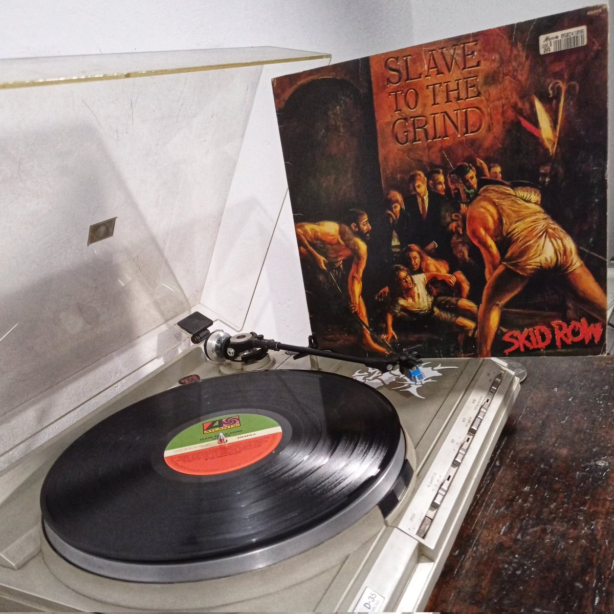 RogerioRocker's tweet photo. Skid Row - Slave To The Grind #vinil #atlanticrecords #bmgarioladiscos #warnermusicbrasil #id6709372 #mappim #vinyl #vinylpost #vinylcollection #vinylcollector #discoécultura #lps #longplays #discocollection #turnetable #tocadiscos #gradiente #d35 #gs11 #seboland https://t.co/nhPoId7Hvz