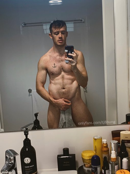 Finally all moved into my new place ? Time for a hot shower ? https://t.co/5nNTSr1Bj1