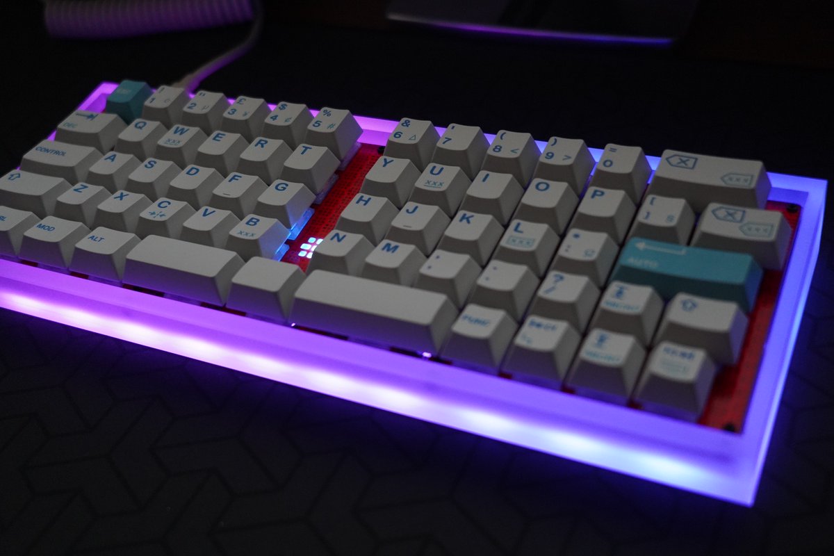 techmech_'s tweet photo. Title: Product under inspection
Keyboard: OLSK60 Ver0.4 (w/ Baldr60 )
Switch: EverGlide AquaKing 55g
Keycap: Cherry Profile keycaps (ピザ箱キーキャップ)
#KEEB_PD #KEEB_PD_R93
#自作キーボード 
#keyboard 
#俺キー
#ortholinear #olkb 
#OLSK60
#Techmechkeys
#HELHEIM_DESIGNS
#Baldr60 https://t.co/aDAJKGmO7R