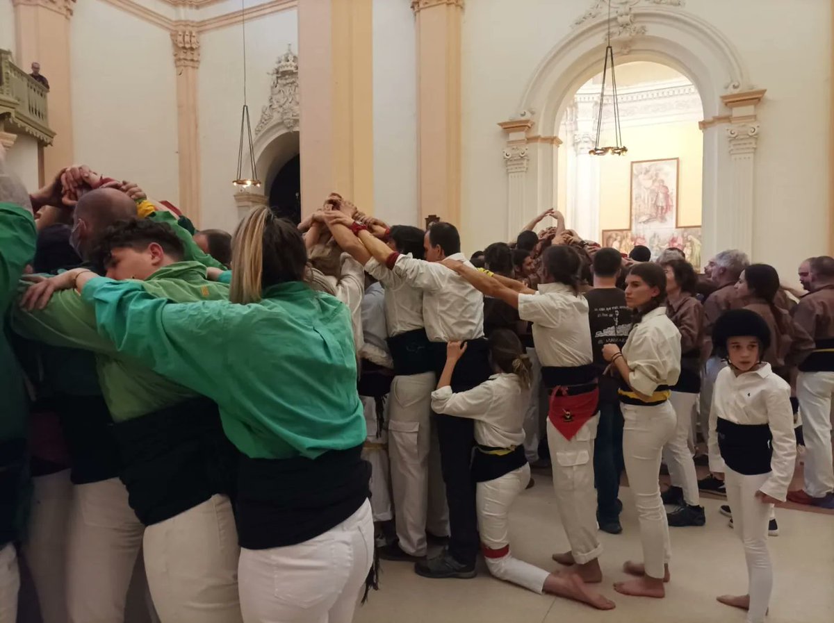 AJGuissona's tweet photo. MOLTES FELICITATS @margeners per aquests 15 anys de castells i cultura! I per mostrar el talent de Guissona a arreu!
Per molts més! https://t.co/k3aLjmd2fj