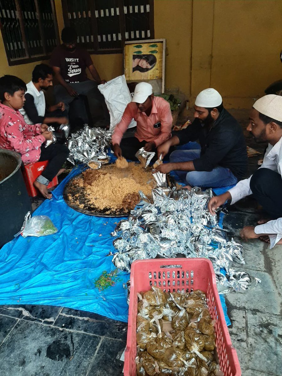 DrSuhailAhmed_'s tweet photo. 23-04-2022 food packaging for distribution to the poor, elderly and disabled #RamadanMubarak https://t.co/utYzTa9bz8