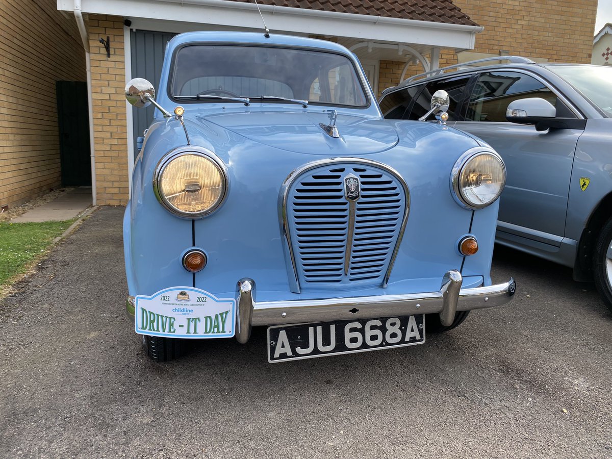 drewusd's tweet photo. Gloucester members of the Austin A30/35 Owners Club - we’re ready for #DriveItDay #classiccars #babyaustin #peanut #goldenoldie #oldcars #dayout #aseries #notamini #Gloucestershire #austinofengland https://t.co/iK0loSBOaW