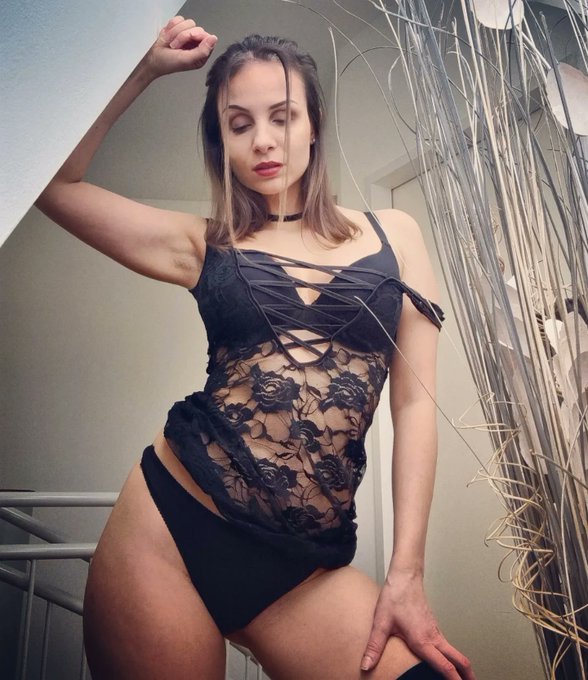 The thinker 🤯 bist du  Kopfmensch oder Team Bauchgef&uuml;hl? Ich bin eine Mischung aus beiden, aber tendiere<a href="/tag/brunette"class="tags"><span>#brunette</span></a><a href="/tag/weekend"class="tags"><span>#weekend</span></a><a href="/tag/sunday"class="tags"><span>#sunday</span></a><a href="/tag/dessous"class="tags"><span>#dessous</span></a><a href="/tag/marywet%20"class="tags"><span>#marywet </span></a>