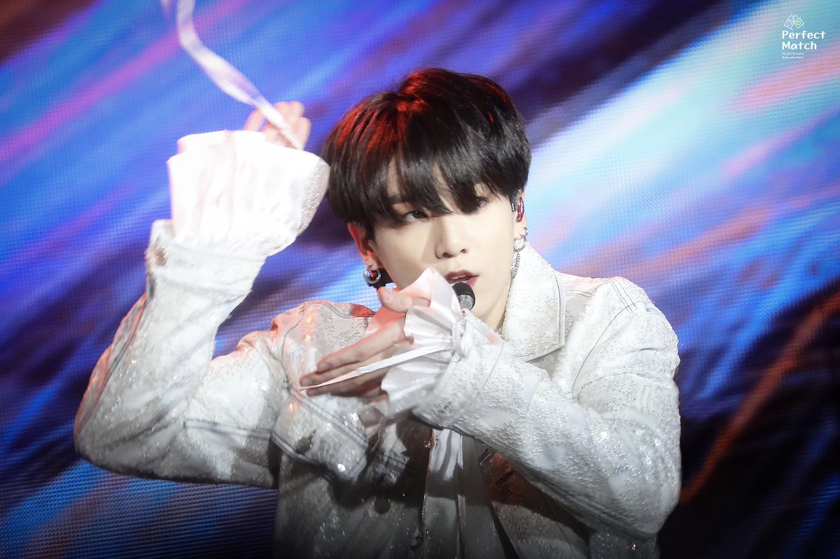 PerfectMatch_KV's tweet photo. 💚181208 re-edit💜
안녕´ `)ﾉ .* 컴백하겠습니당~~

#BTS  #방탄소년단 
#JUNGKOOK #정국
#V #뷔 #TAEHYUNG #태형 https://t.co/bRlVmhh2Fj