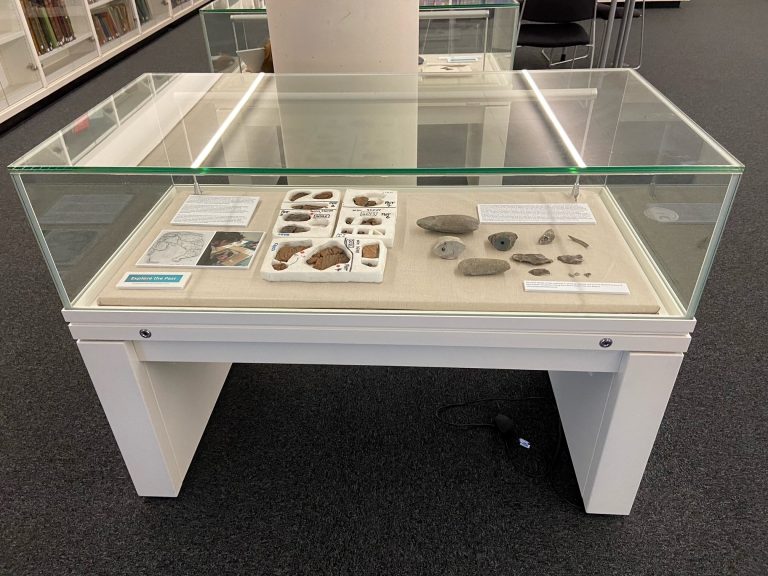 ExploreThePast's tweet photo. We've a display in our cabinets on Level 2 all about the archaeology of the Severn and what has been discovered along the river. This coincides with the @SevernUnlocked exhibition in @TheHiveWorcs.
https://t.co/6oiHZDyhVx https://t.co/qdHH0UimHq