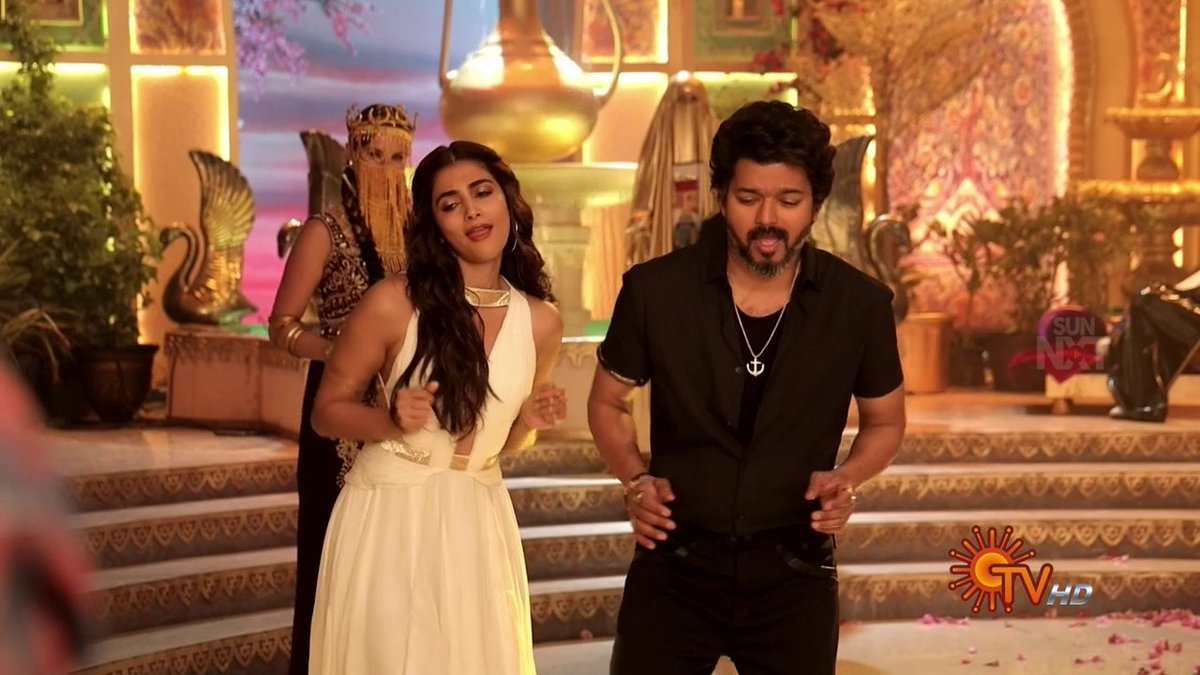 VijayPageTrends's tweet photo. #BeastMaking Snaps ❤
#Beast @actorvijay @hegdepooja #BeastUruvanathuEppadi https://t.co/KkOA7xlwSM