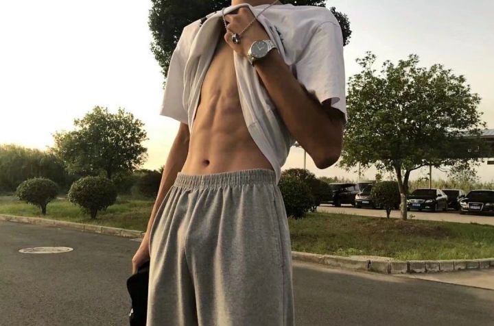 JenRobi47164947's tweet photo. 几个月不健身，肌肉啊没了，女菩萨们冒个泡，给点动力？
#健身 #腹肌 #腹肌控 #日常組 #聊天 #无聊 https://t.co/Y8NewVnQnu