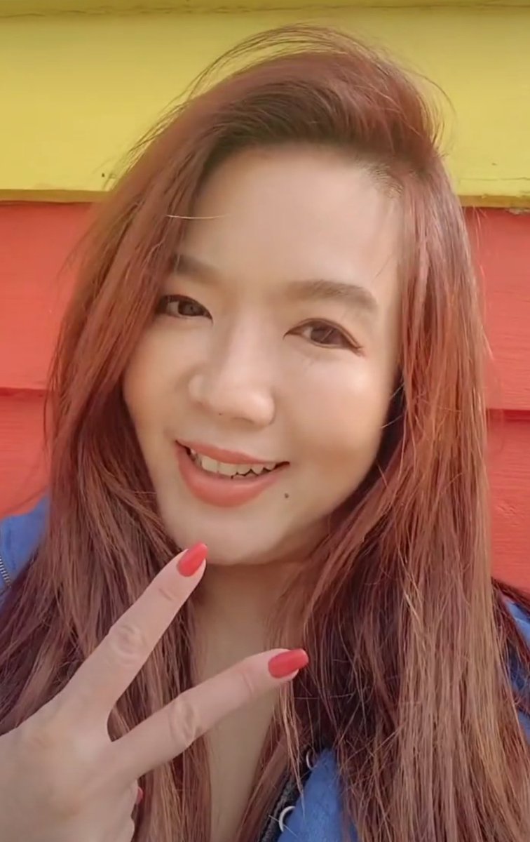 ruienre's tweet photo. I thought tonight we're gonna tweeting and spamming about RE at SA, but is okay I'm truly happy for her, finally reunion with her dad ❤️🥹 most importantly hope she have fun and enjoy herself there 🫶🏻 https://t.co/zSo7hAWQss