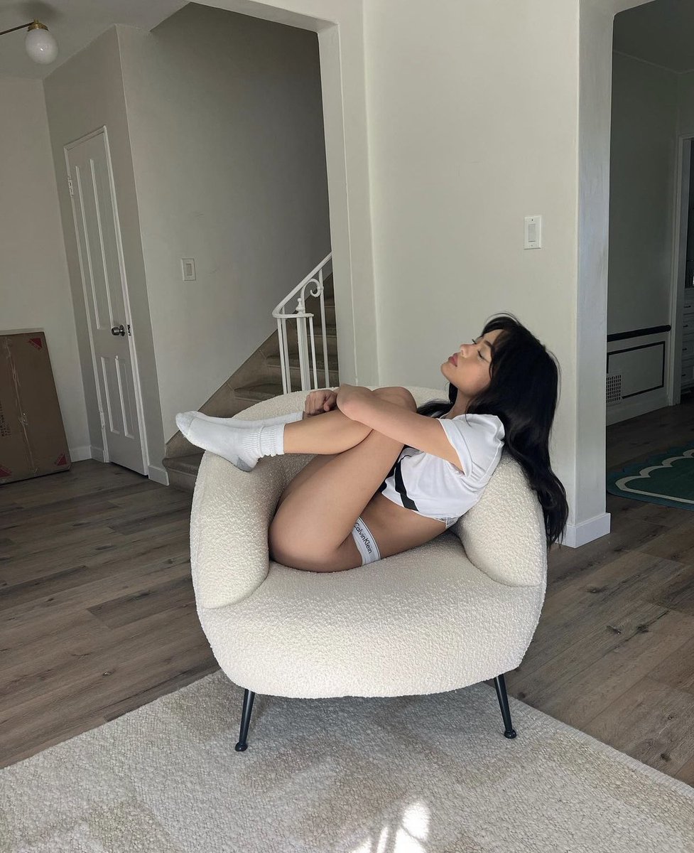 benniereturn's tweet photo. and they said bennie when are you gonna call me back? i said never ✨ https://t.co/IlE3q6hARj