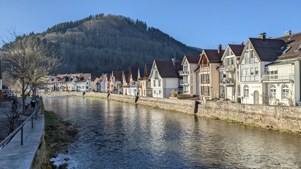 apollxria's tweet photo. Quelques belles photos de Wolfach, la ville principale que j'ai décider de mettre dans mon roman Hell-romance pour situer le domaine Hohen (qui lui est une invention). 

#wolfach #Allemagne #photo https://t.co/JGPvduAMAC
