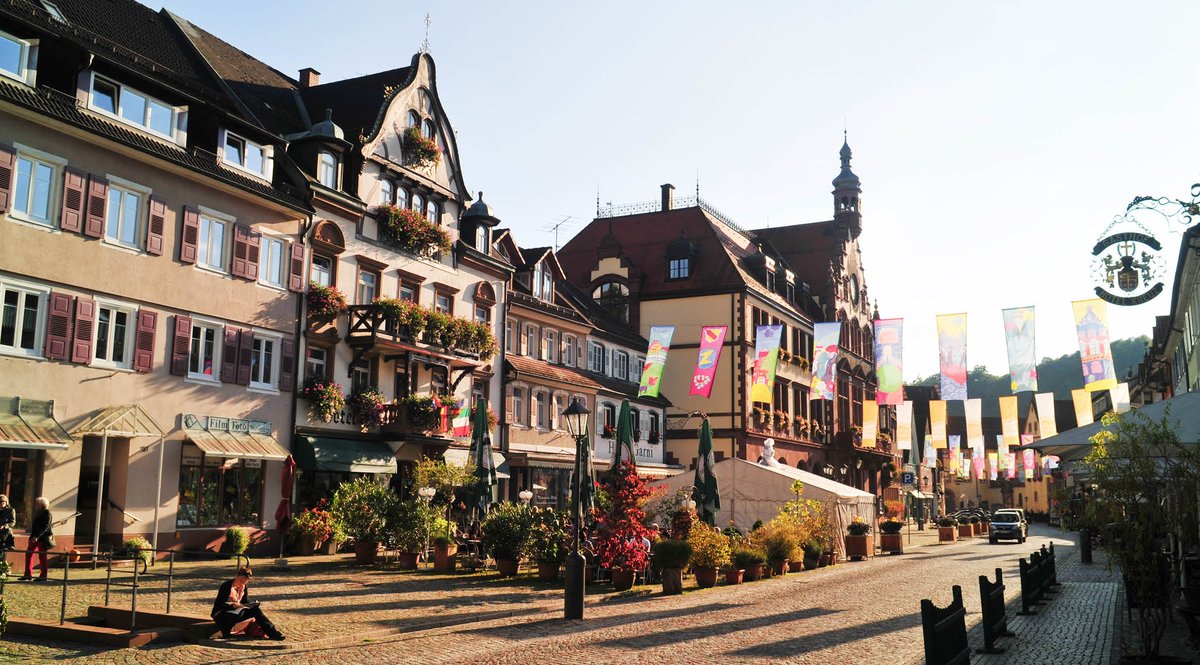 apollxria's tweet photo. Quelques belles photos de Wolfach, la ville principale que j'ai décider de mettre dans mon roman Hell-romance pour situer le domaine Hohen (qui lui est une invention). 

#wolfach #Allemagne #photo https://t.co/JGPvduAMAC