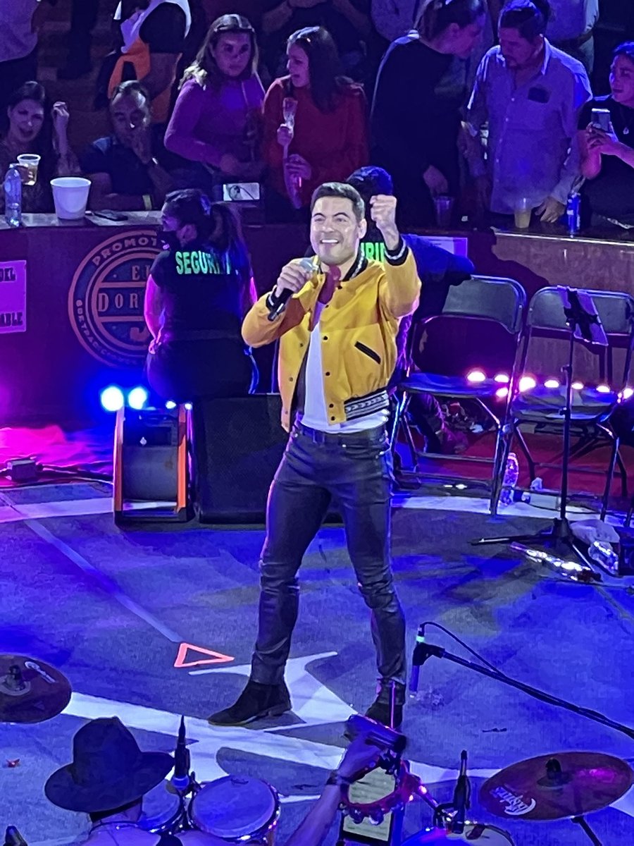 Ivette2507's tweet photo. Ya te extrañaba @_CarlosRivera sin duda cada concierto es una emoción como si te viera por primera vez eres lo máximo mi más grande artista por siempre #YoSoyRiverista https://t.co/tkuYe6bpZ5