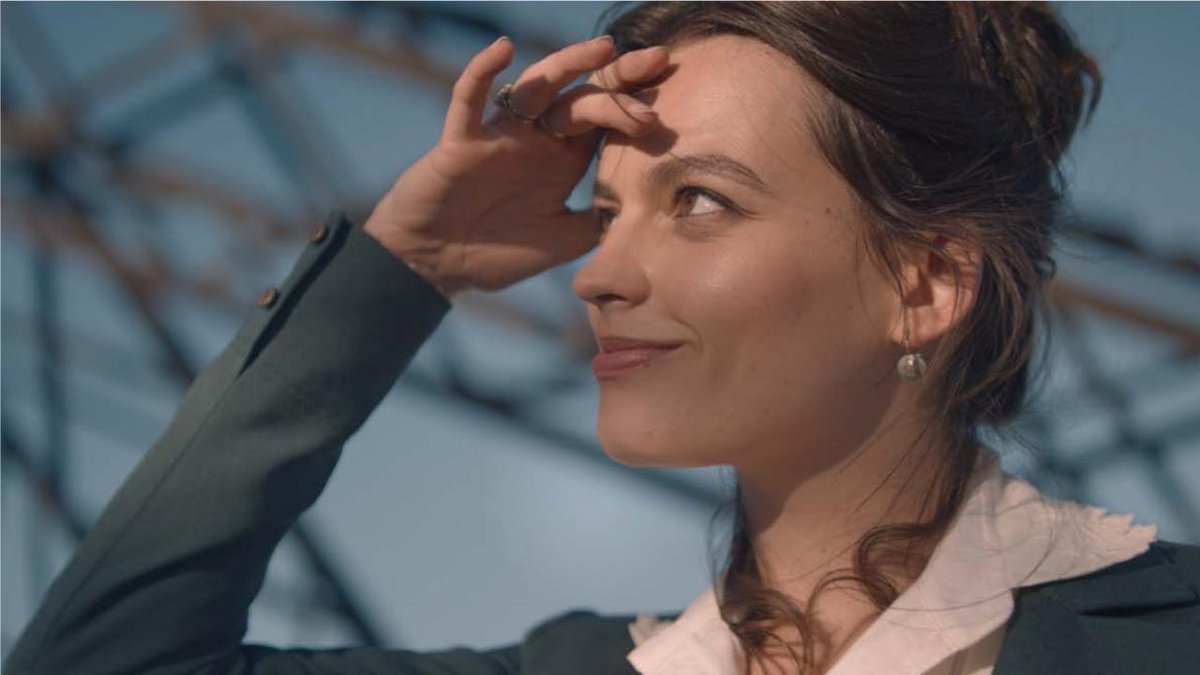 AdamaToulon's tweet photo. Portrait de Emma Mackey, la révélation de #SexEducation, crève l’écran dans son tout premier film 🇫🇷 "Eiffel".
https://t.co/IJm4nA8nyn https://t.co/Qz0EFlxmdN