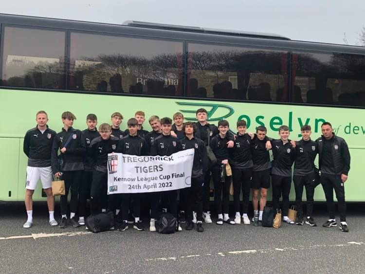 hannahstephens3's tweet photo. @YouthTregorrick Cup Final Ready the tigers are ready to ROAR thanks to @BritBarandWaves @phillafferty1 for allowing us to leave from there this morning https://t.co/lj3qaJEsE6