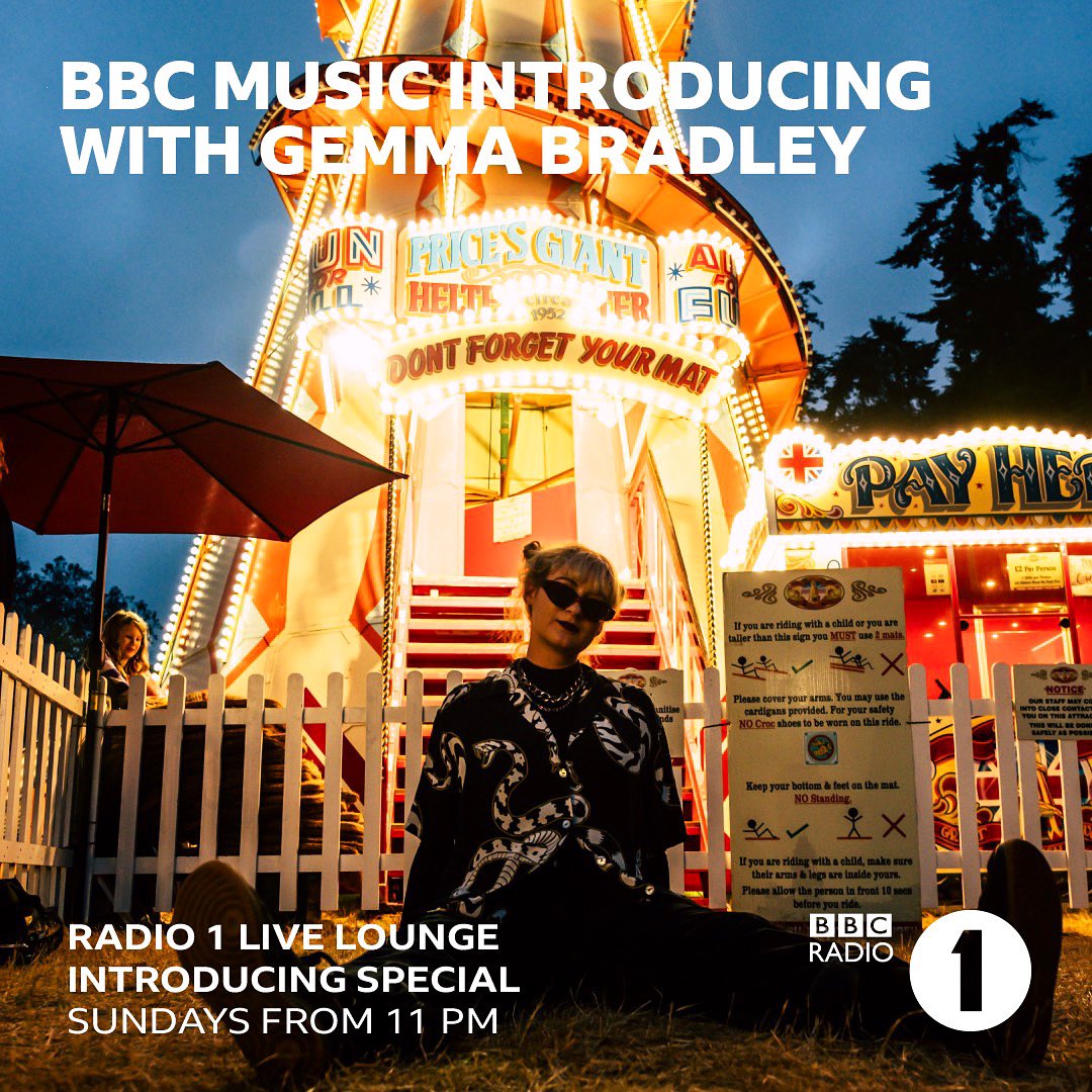 YOOO tonight at 11pm I’m on Radio 1 for the first time 😛 
For BBC Introducing Live Lounge I did a live version of my next single Happy Money, its out next month so this a fun lil sneak peak
Thank you SO much <a href="/bbcintroducing/">BBC Music Introducing</a> @gemmabradleymusic <a href="/BBCR1/">BBC Radio 1</a> @bbcacrosstheline 🖤