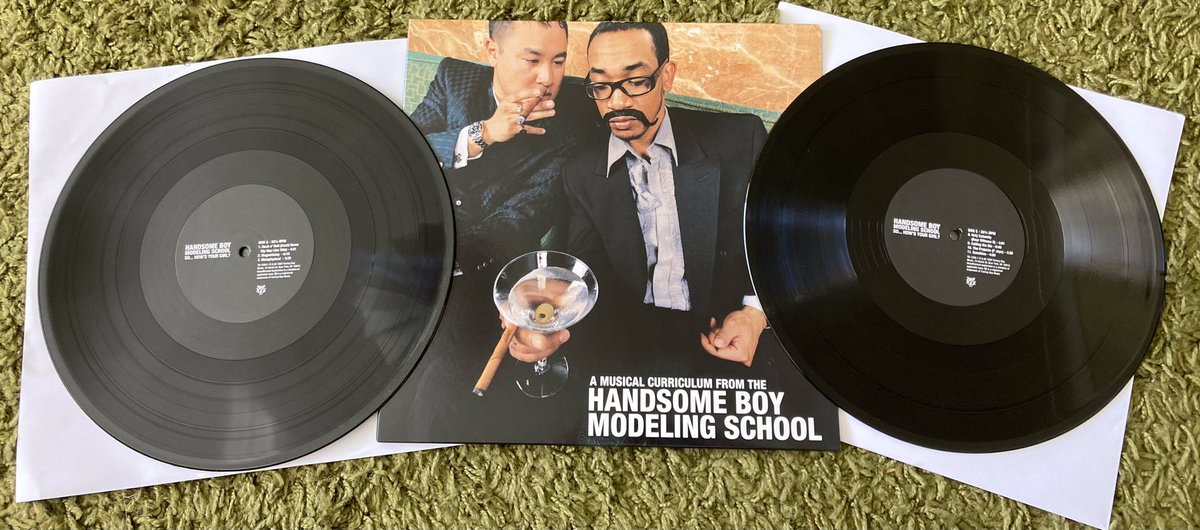 joe_averagejoe's tweet photo. 1 of 2 Went out for 3 ended up I bought 6 #RSD2022 #associates #bunnymen #handsomeboymodelingschool #punk45 thanks to @mixeduprecords & @Monorail_Music https://t.co/dCw7GObmoV