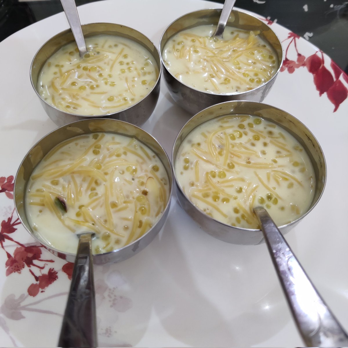 Rabipandacug's tweet photo. A perfect Sunday is all about a tiring Trekking followed by a lazy lunch with Mutton Kasa and a simple sweet dish! What else one could long for!
#sundayvibes
#naturelovers
#SundayLunch
#MagnificentMP
#trekking @lokipalauri @Maharathy3 @SKDAgriMan @manas_muduli https://t.co/VbRzgvslit