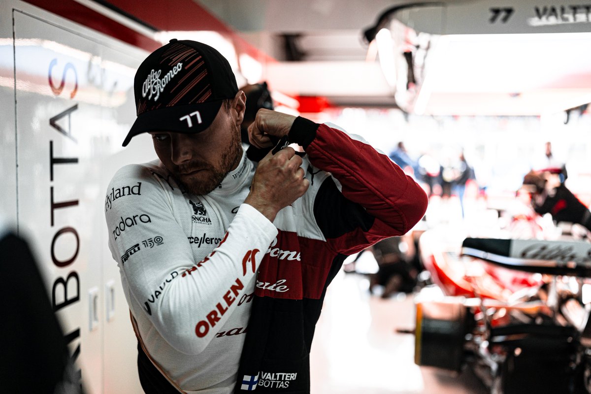 Race day 🇮🇹🏁

#VB77 #F1 #ImolaGP
<a href="/alfaromeoorlen/">-落花流水-</a> <a href="/alfa_romeo/">Alfa Romeo</a> 
📷 @ThomasMaheux
