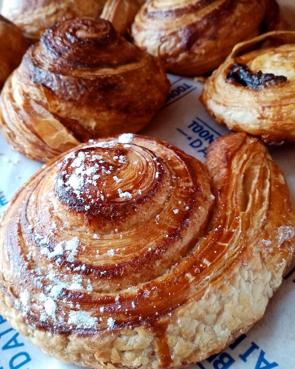 ToonsBridge's tweet image. Sunday morning spring treats 🌸✨🐝🍯