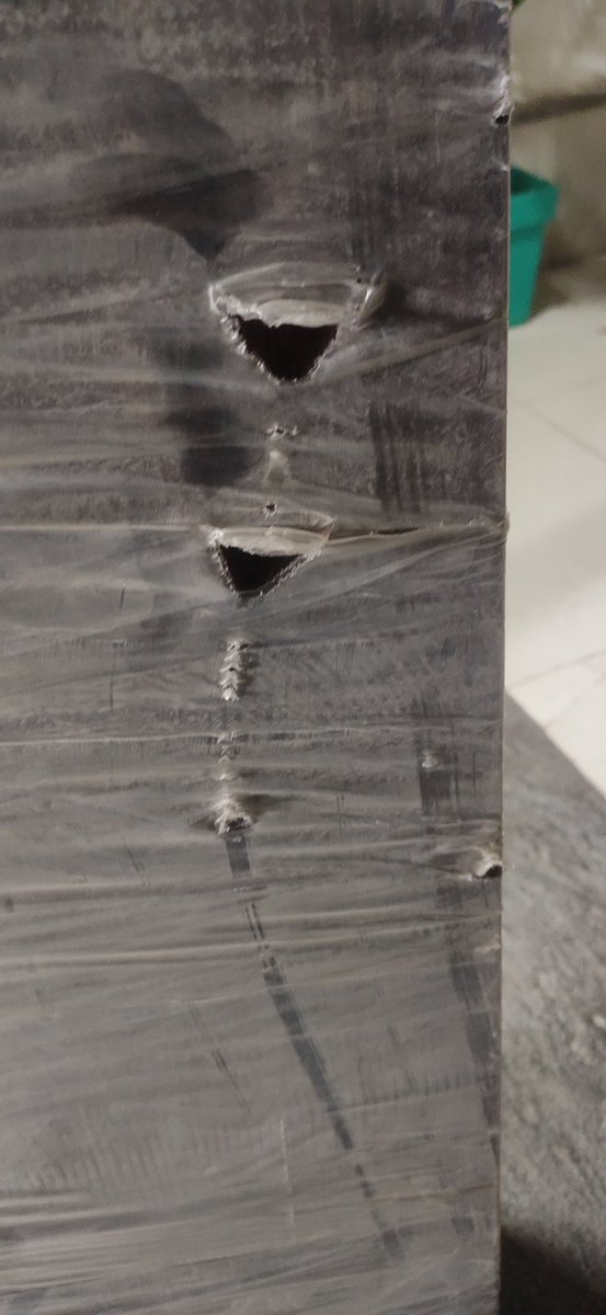 iamsamikchakra's tweet photo. @WakefitCo 
1/3
Ordered a Wakefit bookshelf from Flipkart on 12.04.22. On 14.04.22 the product came with extremely bad packaging. Just two layers of plastic, minimum paper wrap, no bubble wrap. As expected, the product was damaged and immediately taken back by delivery person. https://t.co/Ge7owrj9xA