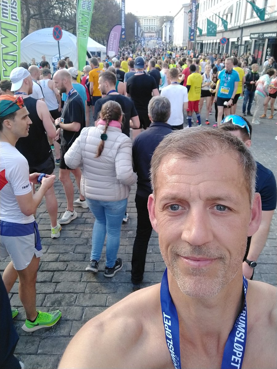 First 10k race of the year. 41.00 Official Time. Not bad for a hilly course. #running #sentrumsløpet #oslo