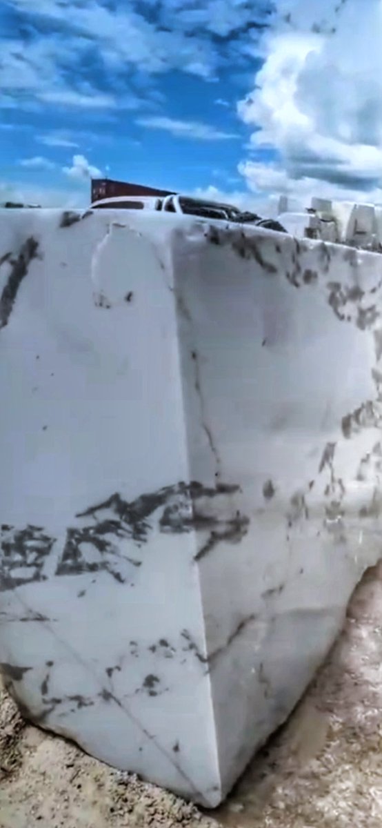 marbeautystone's tweet photo. #marble #marbleblock #marmo #stone #quarry #naturalstones #whitemarble #naturalbeauty #homedecor #interiordesign https://t.co/6b00NzPx5A