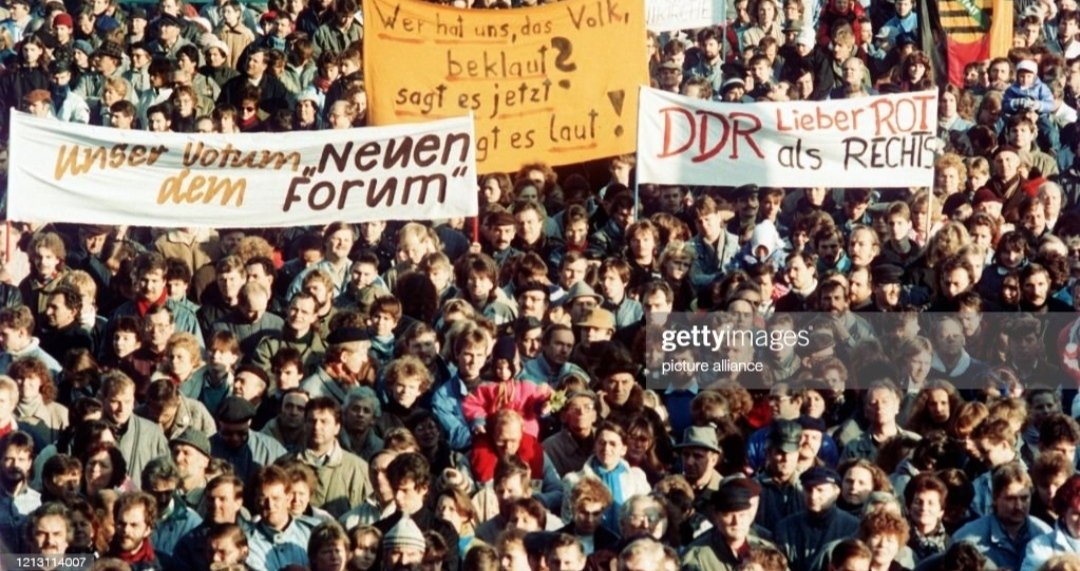 GermanAmbColo's tweet image. I am impressed with how peaceful the proud people of 🇱🇰 are exercising their right to freedom of expression. It reminds me of German reunification back in 1989 when we experienced how powerful peaceful protests can be. Wishing all parties involved the strength to remain peaceful!