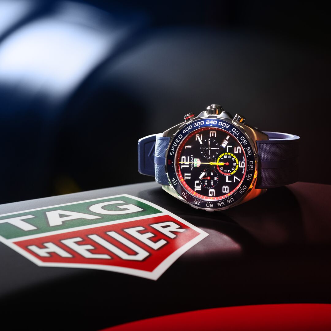 Crossing the finish line with flying colors - Will The Red Bull Racing Team make it a one, two in Italy?

Inspired by #F1 car cockpits, the design of the new <a href="/TAGHeuer/">TAG Heuer</a> #Formula1 Red Bull Racing Special Edition is accentuated in eye-catching <a href="/redbullracing/">Oracle Red Bull Racing</a> colours.