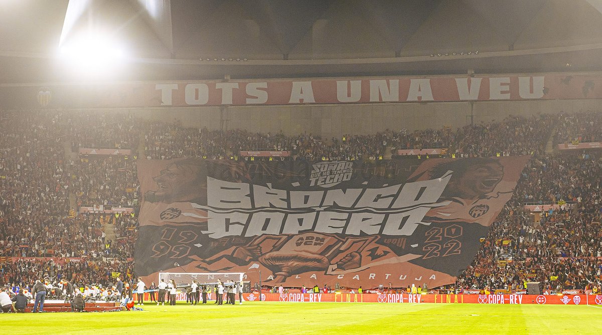 Por cierto quiero dar la enhorabuena al <a href="/valenciacf/">Valencia CF</a> y sobretodo a toda la afición que nos visitó anoche en la ciudad. Comportamiento modélico, a la altura del club que representan. Compartimos 🍻, risas y tertulias las dos hinchadas. Por favor que este mensaje llegue al Turia 😘.