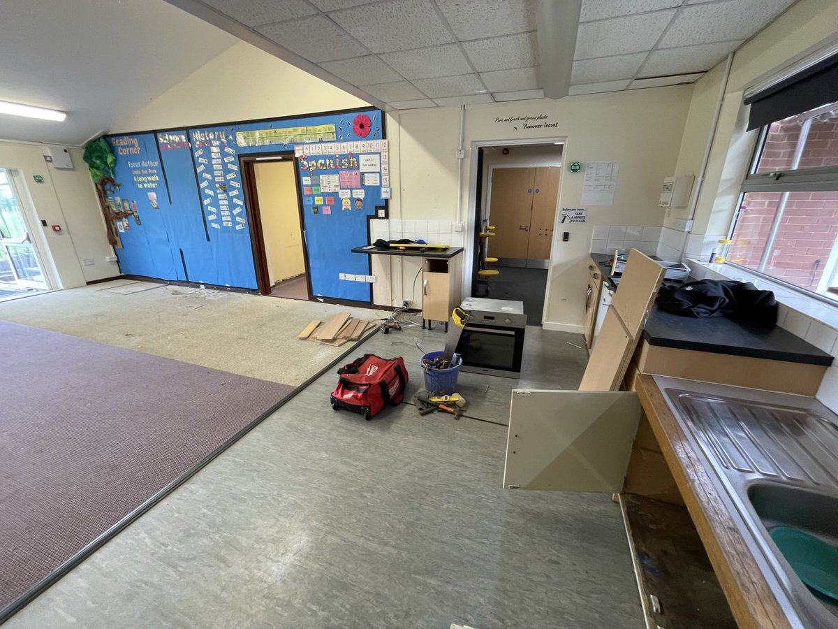 SeatonBuild's tweet photo. @All_SaintsCofE , we hope the children enjoy there fully refurbed classroom. Was a pleasure for our team to be involved with this project, look forward to the next one. Thanks to all our suppliers @DFSFixingsLtd, @Polyflorltd #refurb #footsteps #projects #construction #education https://t.co/Z9Z2eLM1So