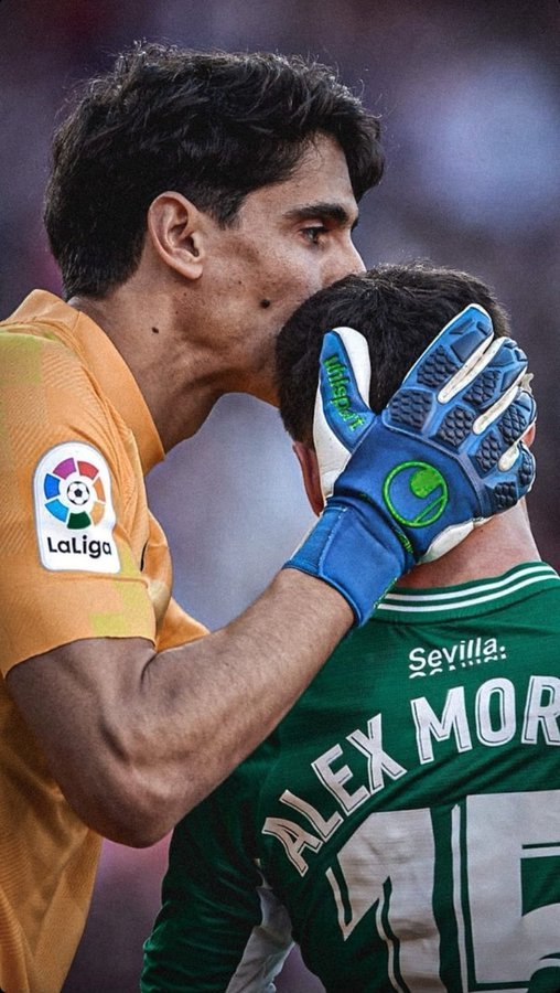 SevillistasU's tweet photo. Monchi,"Por si alguno se ha olvidado de quiénes somos, el Sevilla FC es el más grande que ha habido, hay y habrá en el sur de Europa, el más grande en los últimos años y en los próximos 200 años. Guste o no guste somos el que mejor ha vendido el nombre de esta ciudad".¡Be..sitos! https://t.co/WSQ6ihI3kr