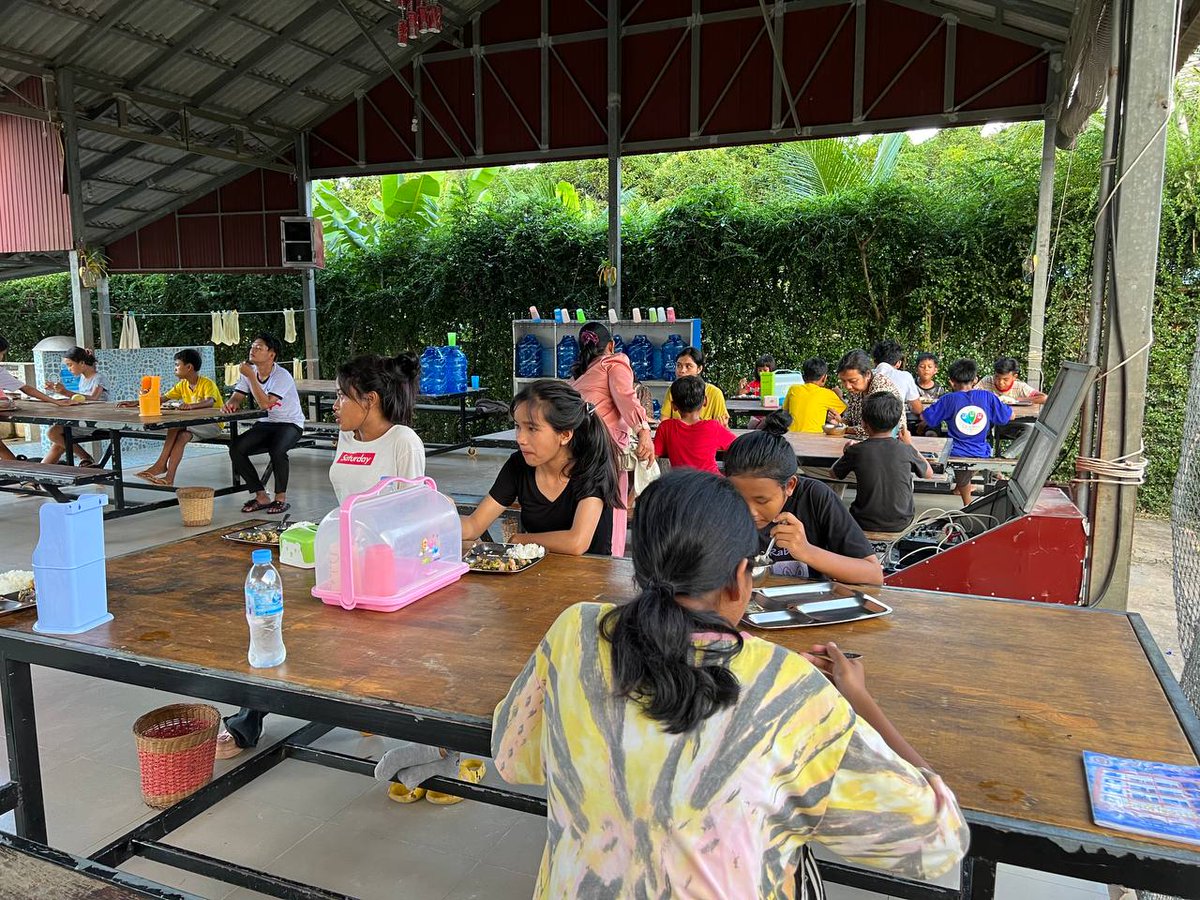 KangarooBabyy's tweet photo. Today is the meaningful date of BabyKangaroo &amp; Little Heart!
We can see the happiness in the children's smiles once they have new hair, receive a gift from our team, and eat a good meal for dinner.
We hope that we can give all children the motivation for a better future. See you! https://t.co/PyPG90PEJB
