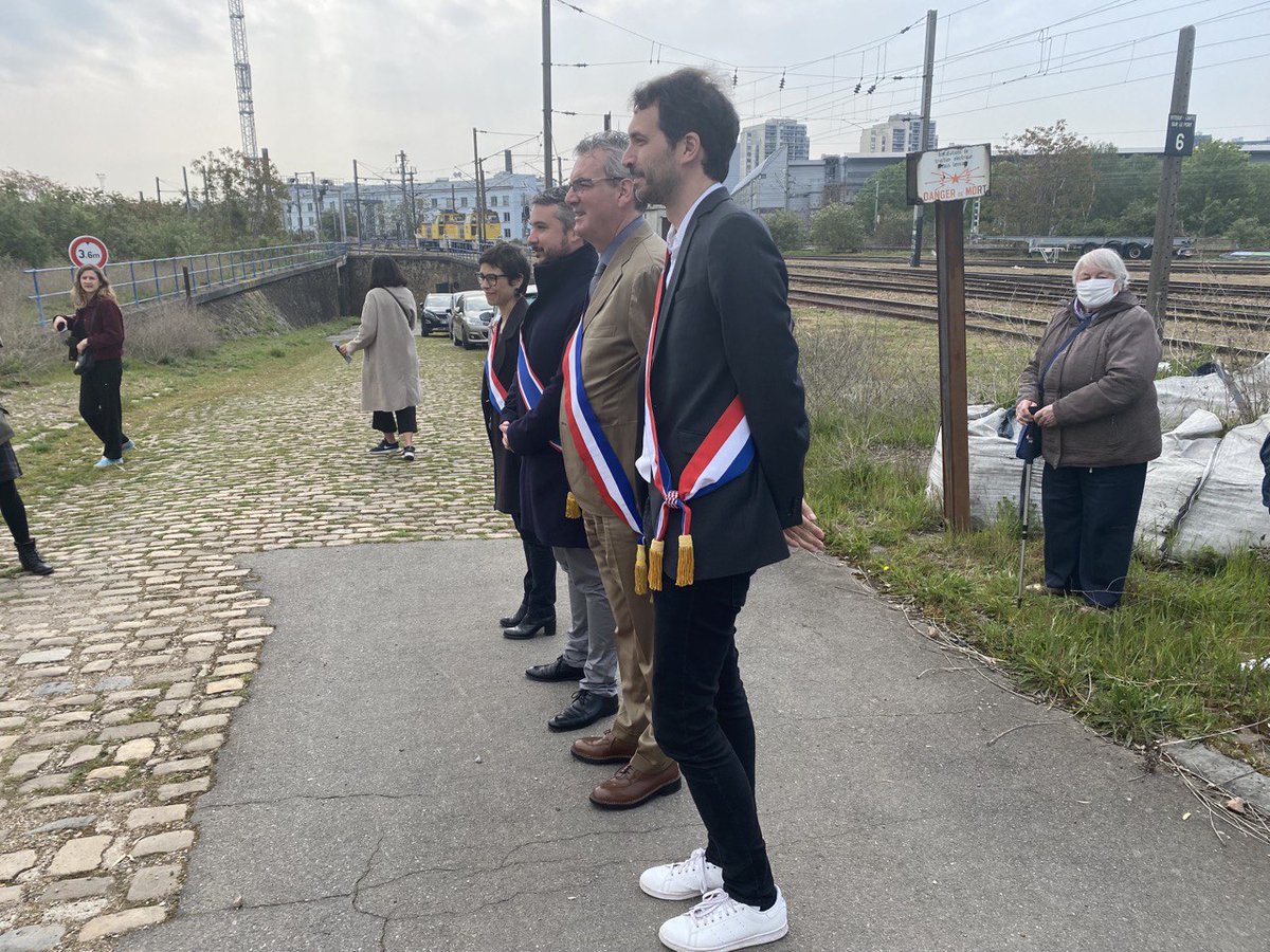 LachaudB's tweet photo. Cérémonies à #Aubervilliers et #Pantin pour la journée du souvenir des victimes et des héros de la déportation. "Ceux qui ne peuvent se souvenir du passé sont condamnés à le répéter." Nous n'oublierons jamais. https://t.co/XKFdYoAD6b
