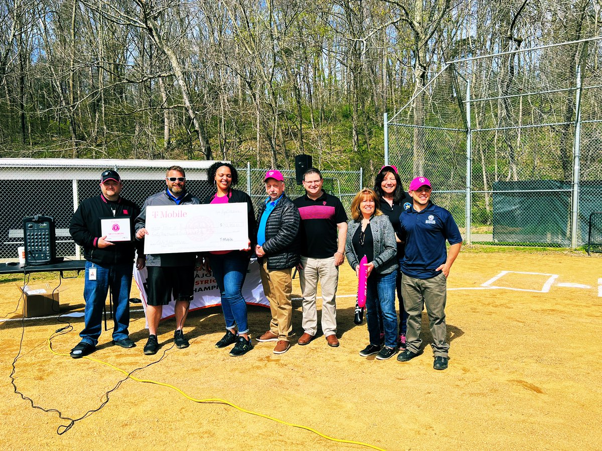 anaeugene2's tweet photo. 🥳 CONGRATS town of @PoughkeepsieNewYork. We celebrate the receipt of the @TMobile #HometownGrant supporting recreation reconstruction for Girls Softball Fields!  @AdamsFarms #GIRLSROCK #PlayBall @jasonjonesmi @HollLa_uren  #NYSSenatorSerino #TownSupervisorBailey #SmallBusiness https://t.co/aQtHNIwFze