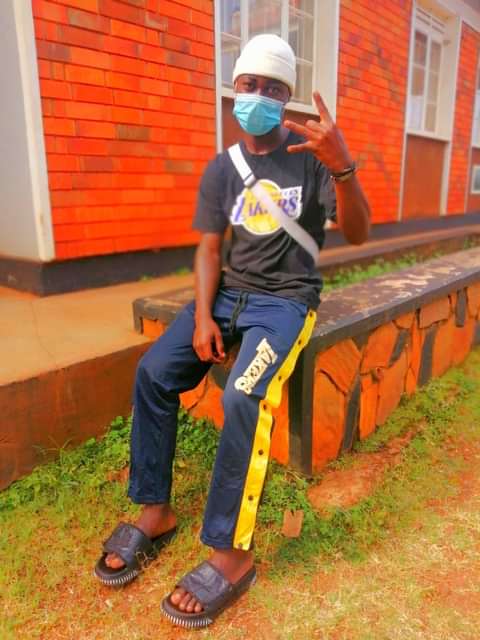 AlexKaddo's tweet photo. Feeling bored , drop your handles here👇👇let me drop a heart on your tweets and follow you👐 https://t.co/58oDZmcuXX