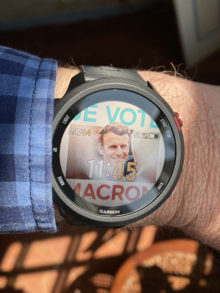 Quelle heure est-il ? Voyons… ah! C’est l’heure d’aller voter pour #EmmanuelMacron #NiMarineNiLePen #JeVoteMacron #5ansdeplus