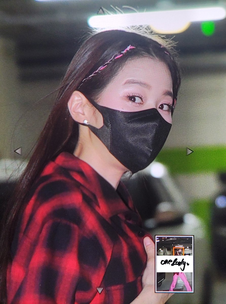 OneandOnly_IVE's tweet photo. 220424 팬싸인회 출근 원영(프리뷰)
#장원영 #원영
#JangWonyoung #Wonyoung
#チャンウォニョン #ウォニョン
#IVE #아이브
#LOVEDIVE #러브다이브
#LOVEDIVE5thWin #IVE18thWin https://t.co/z57h3lcGDf
