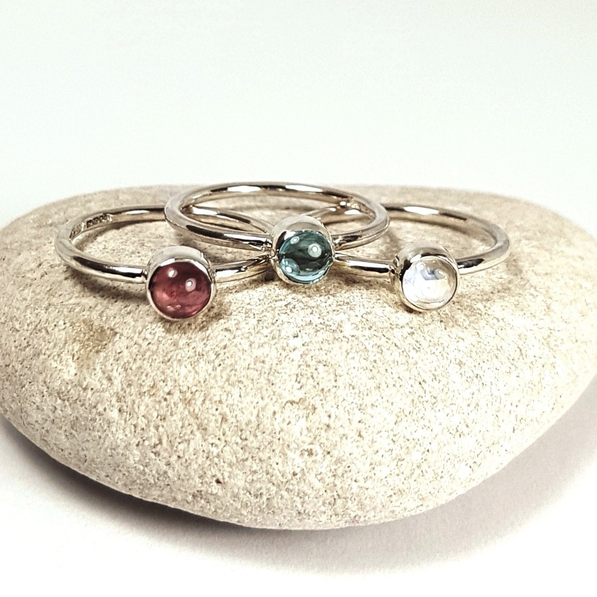 Morning! I'm struggling with the #aprilalphabetchallenge today as it's X! The only thing I can come up with is xtra...as in why wear one ring when you can wear three 🤷‍♀️ 
aamjewellery.co.uk/product/stacki…
#UKGiftAM #ukgifthour #handmade #SBS #giftideas #shopsmall