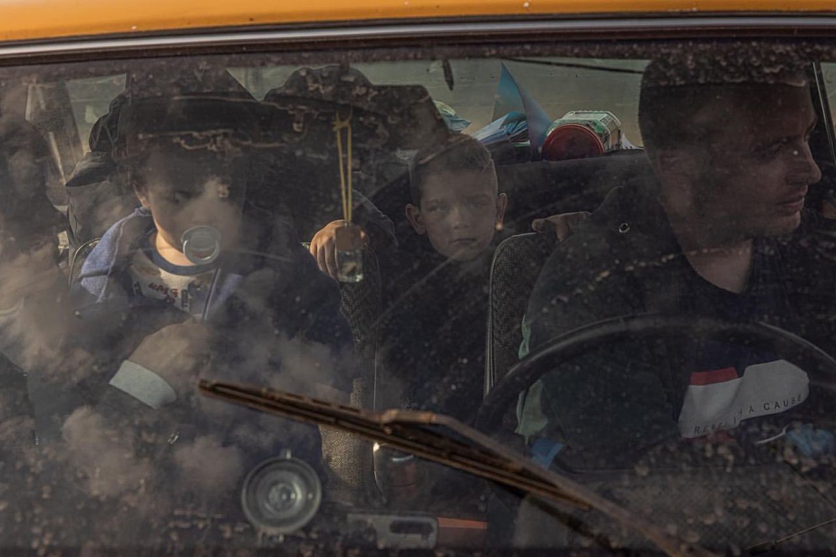 FedorovMykhailo's tweet photo. People who managed to escape from the Russian occupiers from Mariupol, Melitopol and the Kherson region.  Citizens and children who went through a real hell have arrived at the evacuation point in Zaporizhzhia.

We won't forget, we won't forgive! https://t.co/fM7dZDiNzG