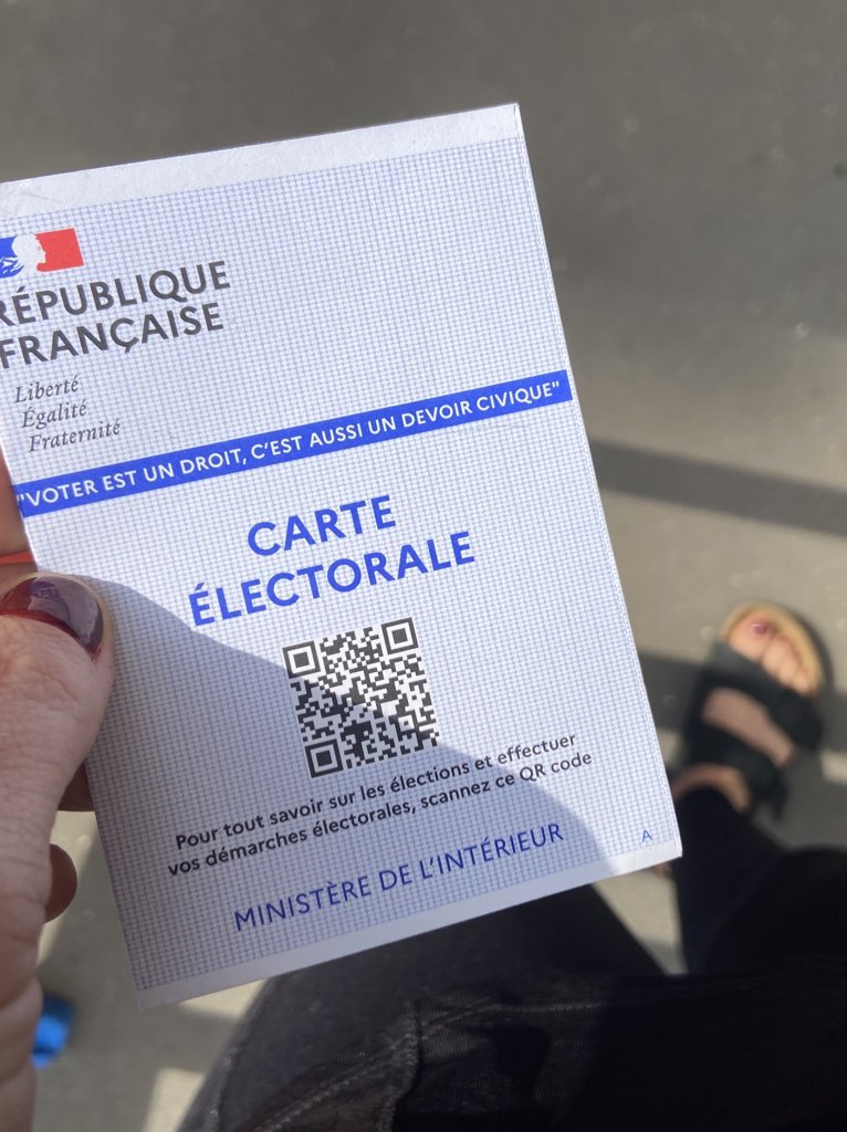 Parce que nous pouvons nous exprimer dans un pays libre
Parce que nos valeurs de liberté, d’égalité et de fraternité doivent plus que jamais nous unir 🇫🇷 (même en Birkenstock)
#presidentielles2022  #JeVote