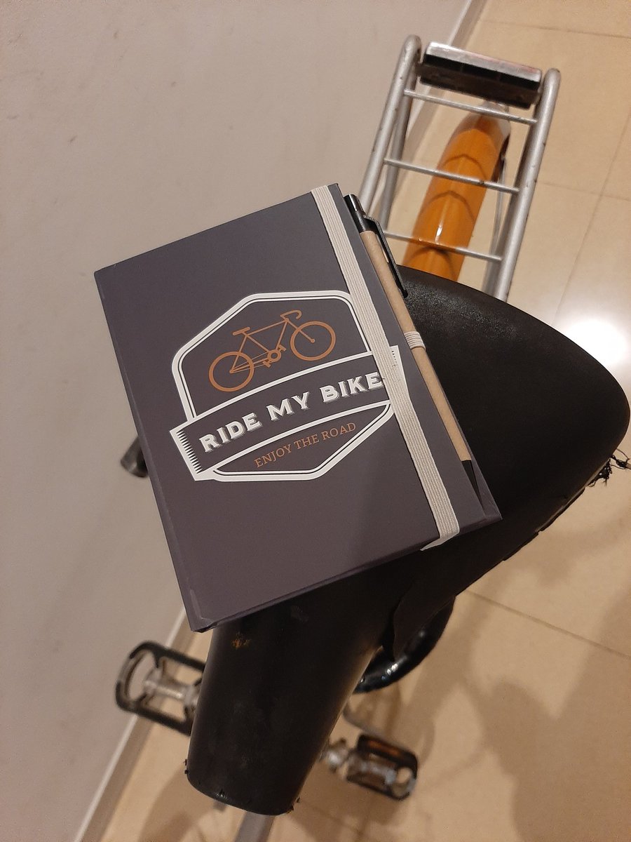 biciclona's tweet photo. Dia 23/4 i Dia 10 de #30DAB #30DEB #30DOB un #SantJordi una mica diferent🌹☔🌈📚 però sempre en 🚲

Tornen els plans i les aventures🥰 https://t.co/bA8AMw4tXV