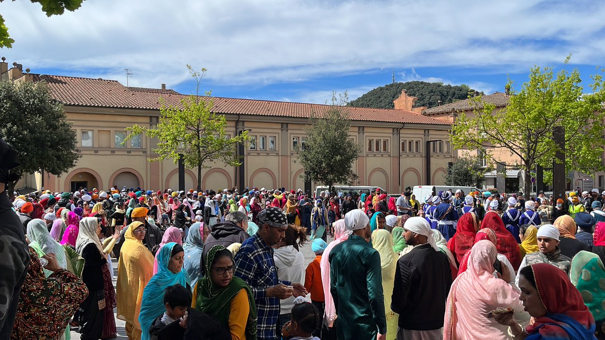 jordi_olot's tweet photo. Festa grossa al #Vaisakhi d'@Olotuit. Espectacular. https://t.co/pTR7CnZtjE
