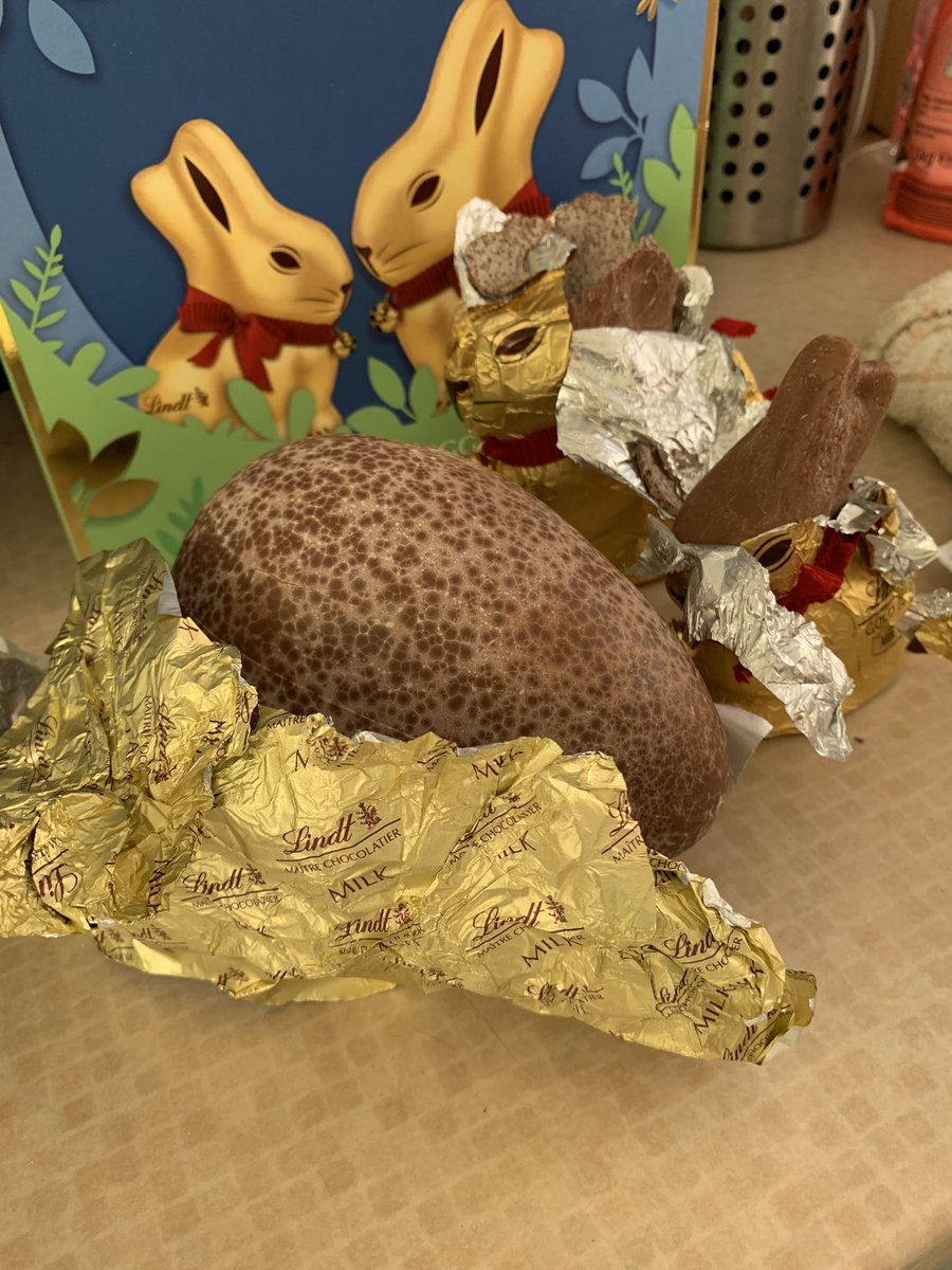 ozzy0884's tweet photo. @Tesco @LindtUK Purchased Lindt chocolate from Brookfield Tesco and turned out like this! https://t.co/GeGut6V1Eg