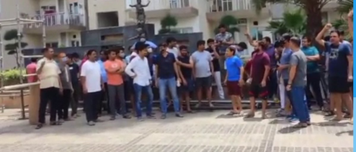 ग्रेटर नोएडा वेस्ट स्थित फ्यूजन होम्स सोसाइटी में मेंटिनेंस चार्ज में बढोत्तरी के विरोध में निवासियों ने किया प्रदर्शन। पैसे में बढोत्तरी के बाद भी सुविधा नहीं।
<a href="/dmgbnagar/">DM NOIDA Gautam Buddha Nagar</a> 
<a href="/MyFusionHomes/">Fusion Homes Residents</a> 
<a href="/OfficialGNIDA/">Greater Noida Industrial Development Authority</a> 
<a href="/noidapolice/">POLICE COMMISSIONERATE GAUTAM BUDDH NAGAR</a>