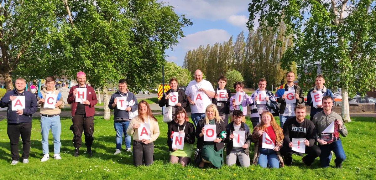 Ogra_SF's tweet photo. The Welsh, Catalans, Valencians, Galicians, Bretons and Irish with a united message at this weekend’s @plaidifanc’s conference.

Acht Gaeilge Anois!🇮🇪🏴󠁧󠁢󠁷󠁬󠁳󠁿 https://t.co/cR9JND4Tfc