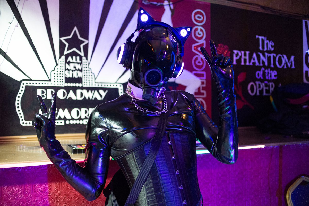 5762 :: Hwah! This one got a little lax here on the picture taking, please accept this photo of it being unsufferable at the rubber social a couple of months ago!