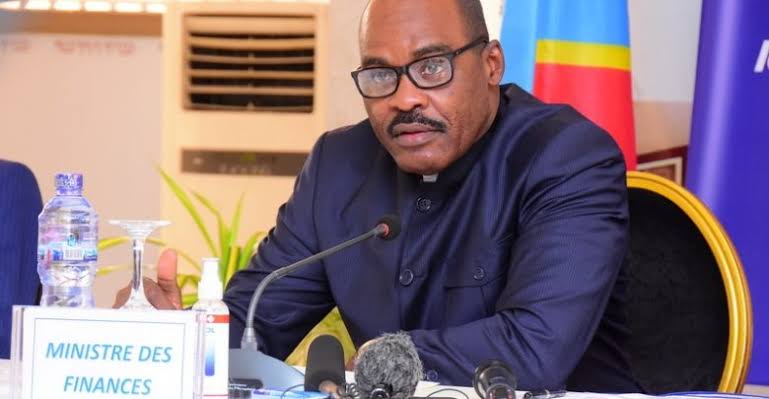KabendaI's tweet photo. le Ministre des Finances, @nskazadi  est désigné pour assurer l’intérim de son collègue de l'Économie déchu par l'Assemblée nationale.
L'économie de la République est maintenant entre les bonnes mains. https://t.co/N47OCHhHUA