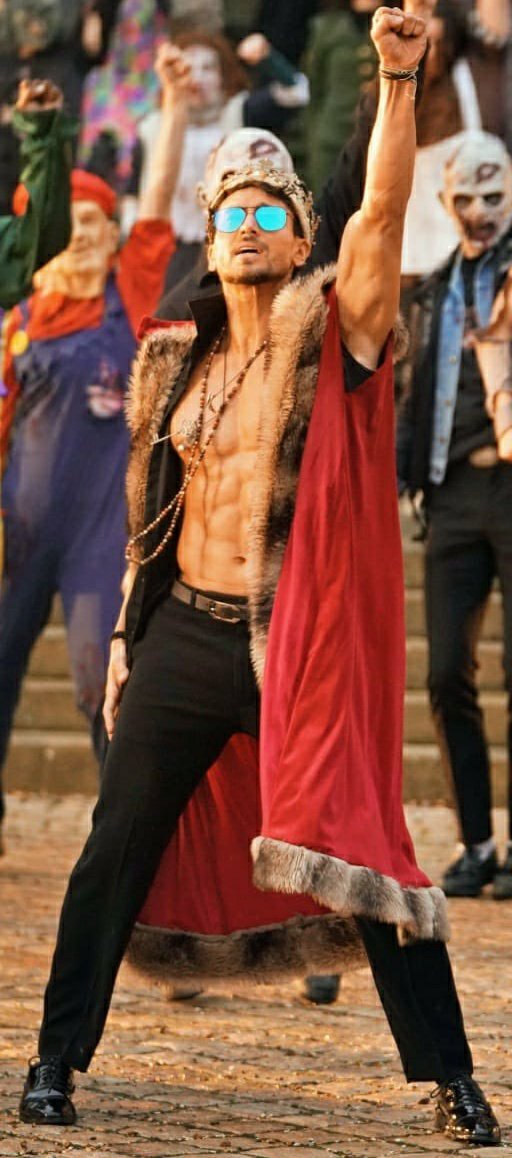 TiaTigera's tweet photo. @iTIGERSHROFF Angel🤗
#TigerShroff Epic King👑
#Heropanti2Trailer2 ✌🤘
#Heropanti2 #DaFaKar✊
#Jalwanuma #MissHairan #WhistleBaja22 22M+v🤙
#29April #ThisEid #Eid22
High5 cz5 days2go Hero
1&onlyTrue MrHeropanT
We Love You Tiger Shroff
We Thank You TigerShroff
❤🥰❤🥰❤Salute https://t.co/jnzF4AUWgv